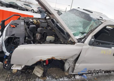 2004 Chevrolet Silverado 2500Hd Ls z USA, uszkodzony, nr VIN 1GCHK29U74E295573